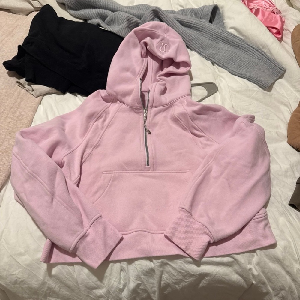 Lululemon pink scuba